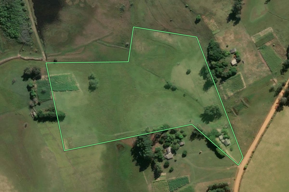 Imagem de satélite do imóvel rural em Santo Antônio da Patrulha (RS), com o contorno declarado no CAR desenhado por cima.