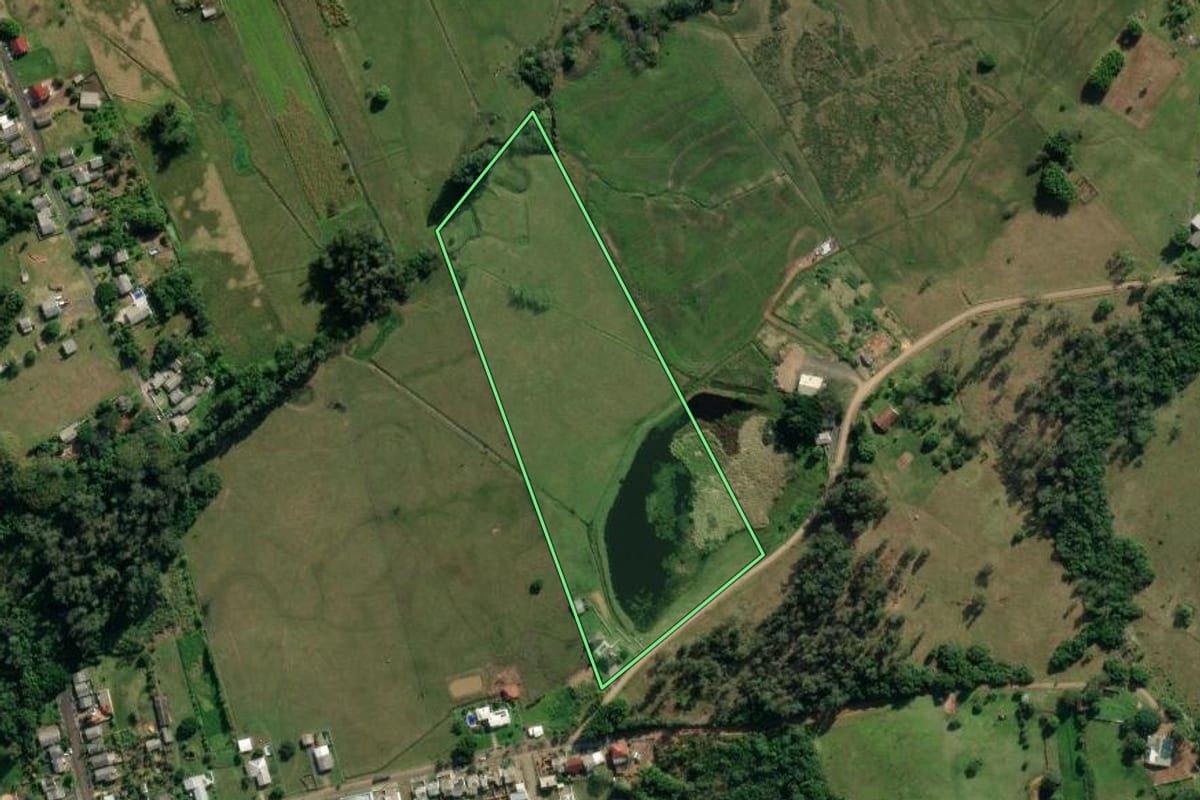 Imagem de satélite do imóvel rural em Santo Antônio da Patrulha (RS), com o contorno declarado no CAR desenhado por cima.