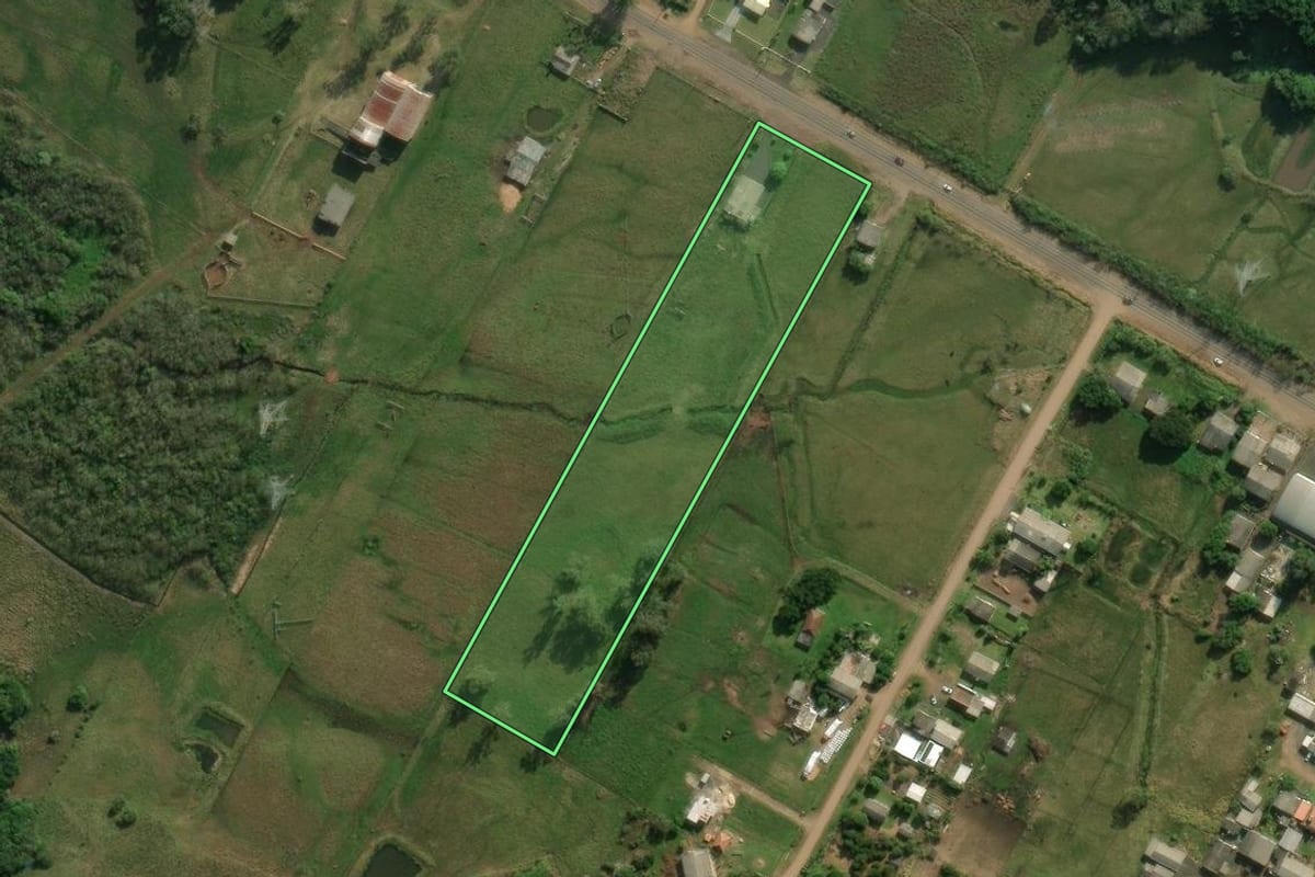 Imagem de satélite do imóvel rural em Santo Antônio da Patrulha (RS), com o contorno declarado no CAR desenhado por cima.