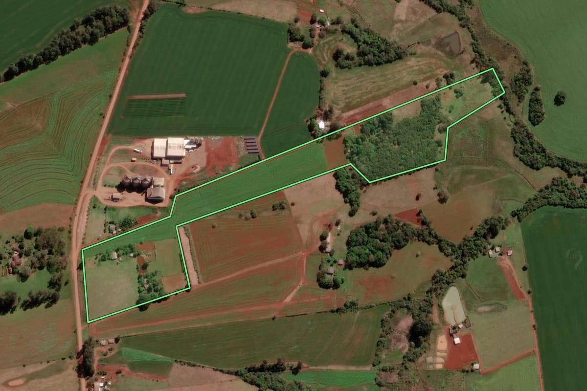 Imagem de satélite do imóvel rural em Santo Antônio das Missões (RS), com o contorno declarado no CAR desenhado por cima.