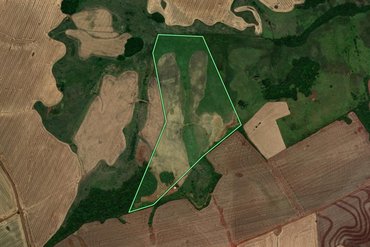 Imagem de satélite do imóvel rural em Santo Antônio das Missões (RS), com o contorno declarado no CAR desenhado por cima.