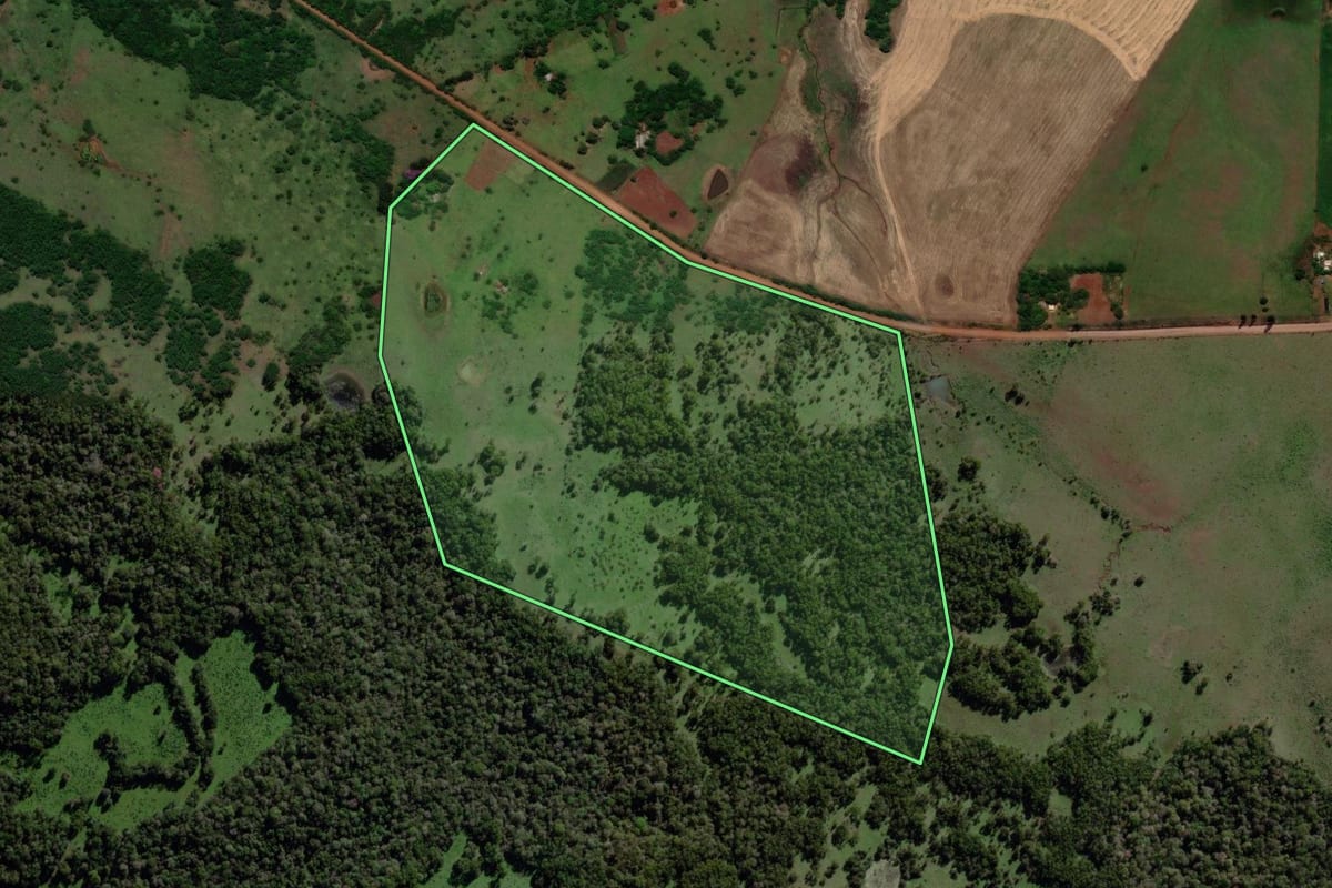 Imagem de satélite do imóvel rural em Santo Antônio das Missões (RS), com o contorno declarado no CAR desenhado por cima.