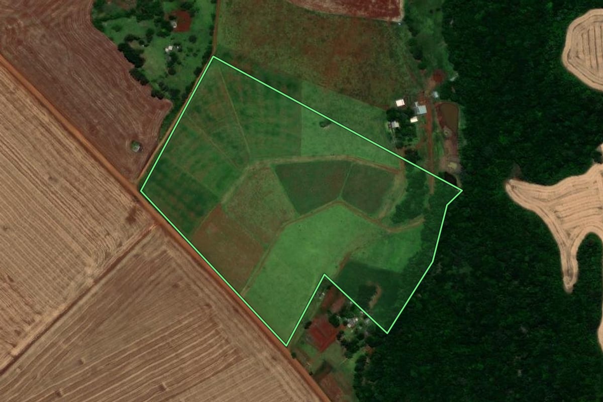 Imagem de satélite do imóvel rural em Santo Antônio das Missões (RS), com o contorno declarado no CAR desenhado por cima.
