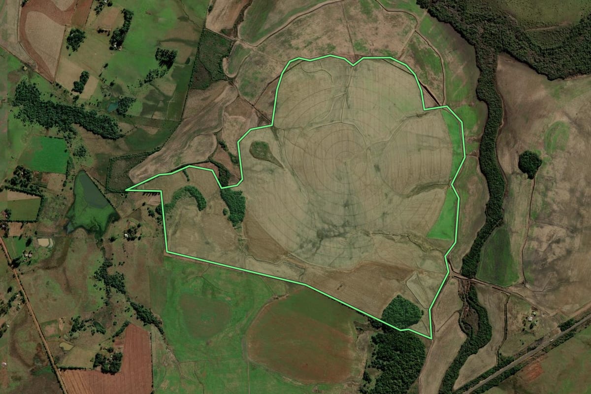Imagem de satélite do imóvel rural em Santo Antônio das Missões (RS), com o contorno declarado no CAR desenhado por cima.