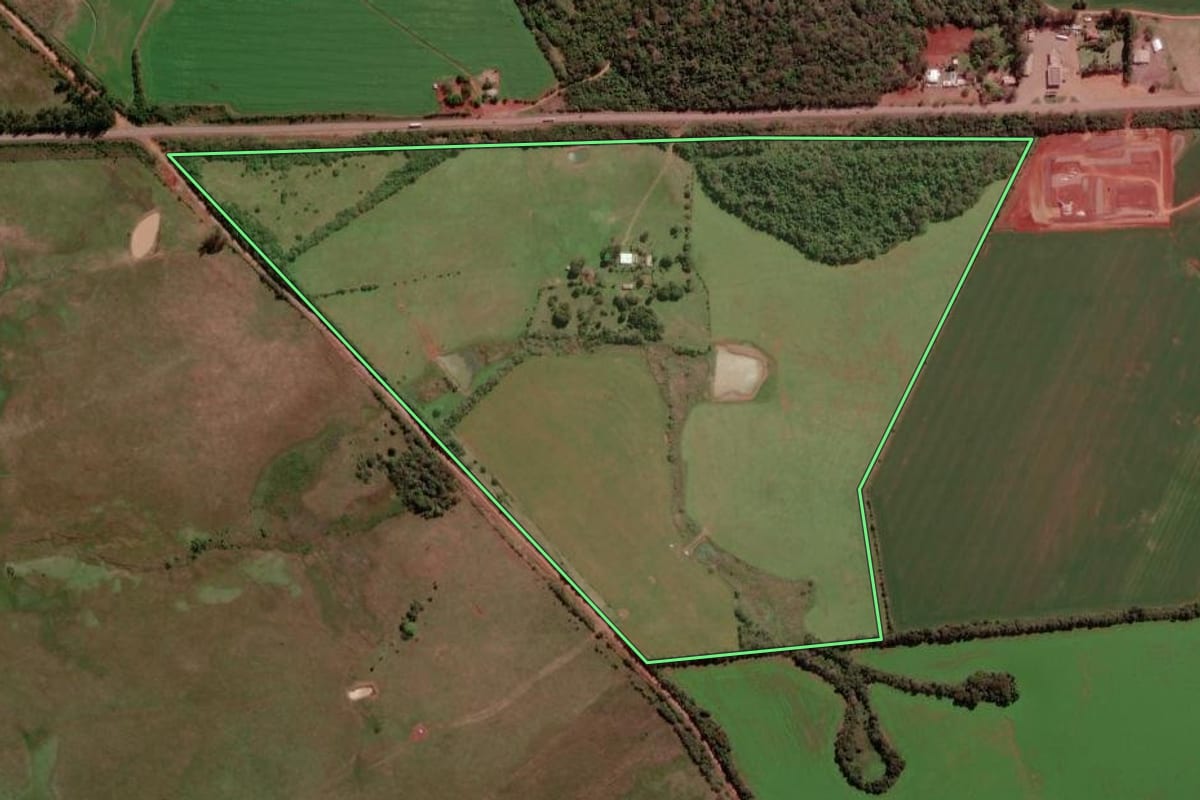 Imagem de satélite do imóvel rural em Santo Antônio das Missões (RS), com o contorno declarado no CAR desenhado por cima.