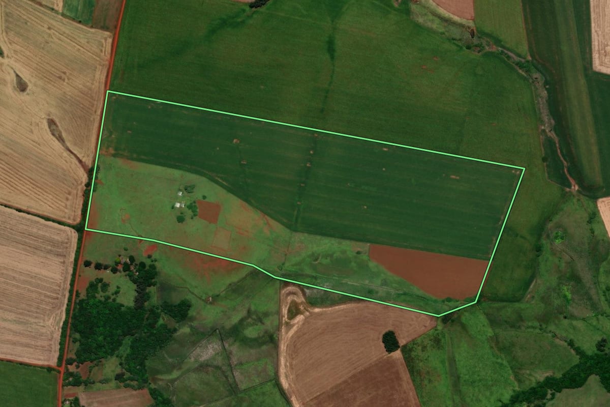 Imagem de satélite do imóvel rural em Santo Antônio das Missões (RS), com o contorno declarado no CAR desenhado por cima.