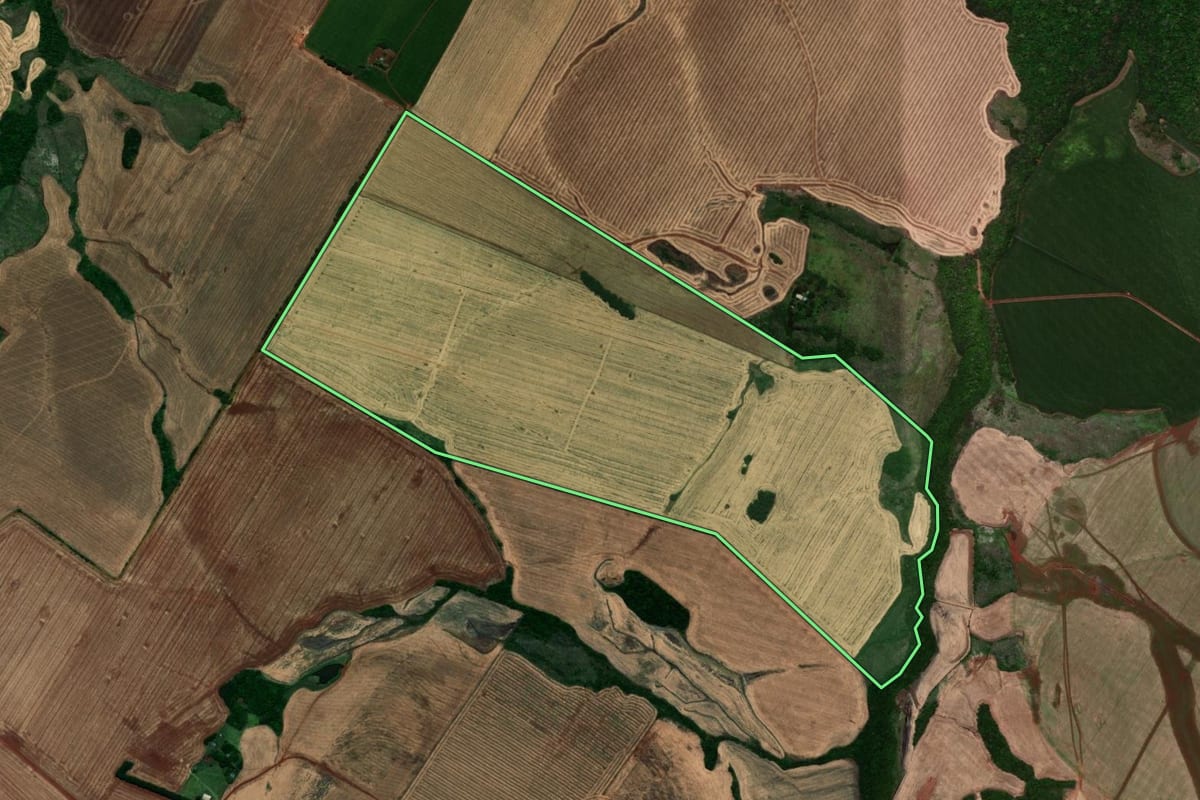 Imagem de satélite do imóvel rural em Santo Antônio das Missões (RS), com o contorno declarado no CAR desenhado por cima.
