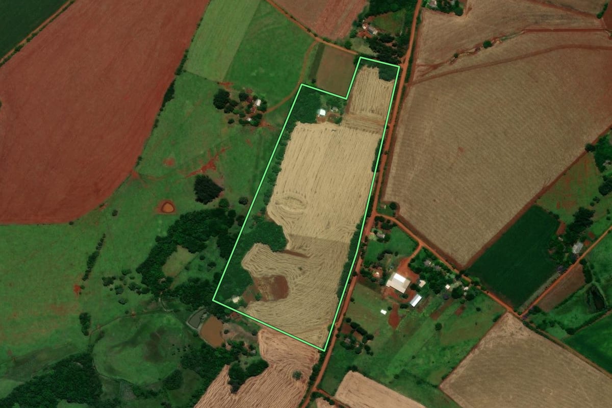 Imagem de satélite do imóvel rural em Santo Antônio das Missões (RS), com o contorno declarado no CAR desenhado por cima.