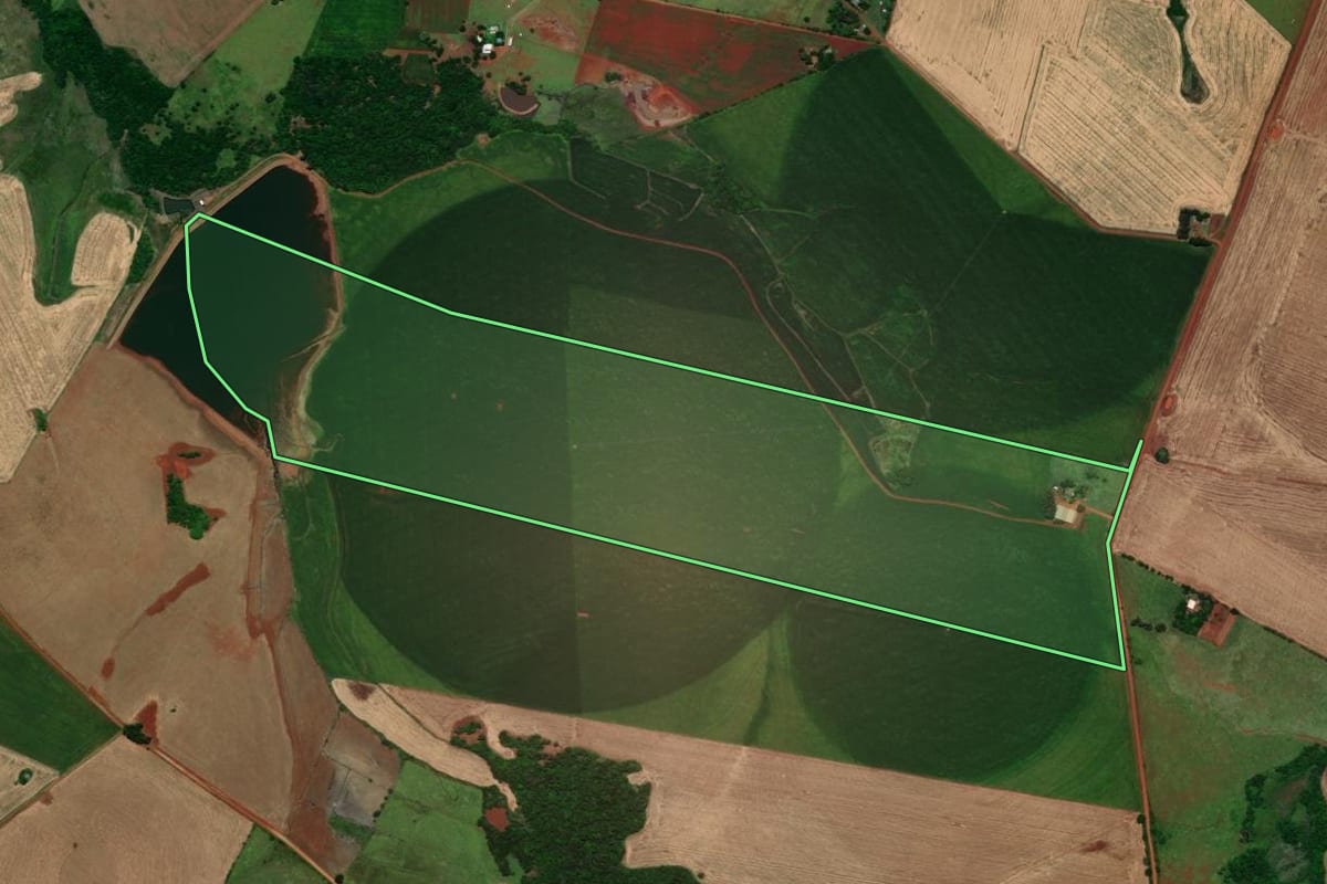 Imagem de satélite do imóvel rural em Santo Antônio das Missões (RS), com o contorno declarado no CAR desenhado por cima.