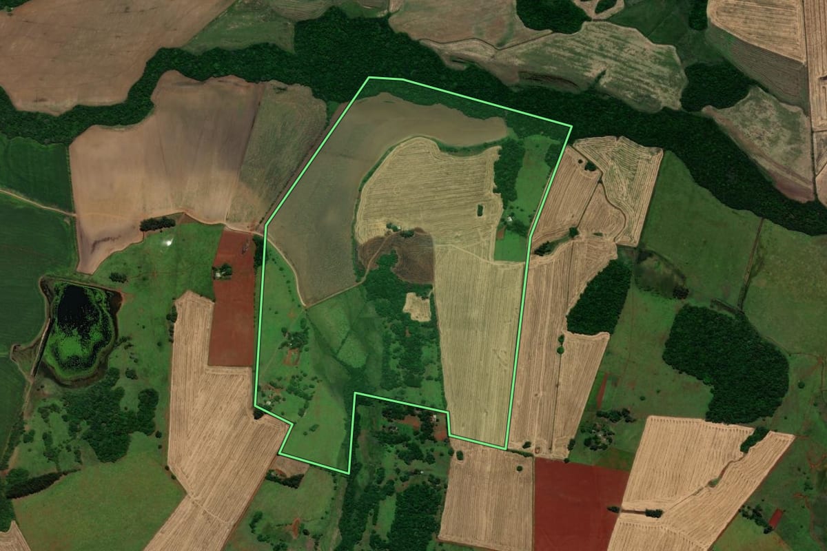 Imagem de satélite do imóvel rural em Santo Antônio das Missões (RS), com o contorno declarado no CAR desenhado por cima.