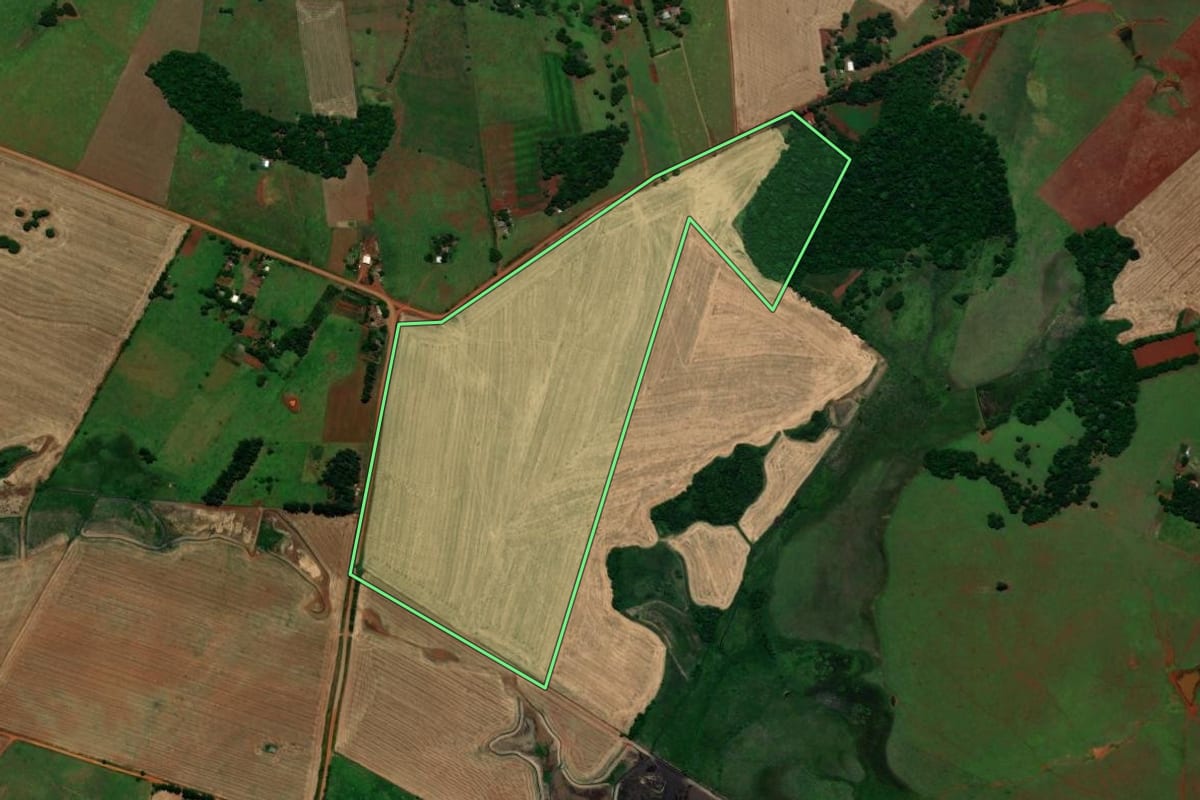 Imagem de satélite do imóvel rural em Santo Antônio das Missões (RS), com o contorno declarado no CAR desenhado por cima.