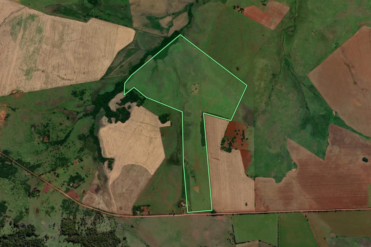 Imagem de satélite do imóvel rural em Santo Antônio das Missões (RS), com o contorno declarado no CAR desenhado por cima.