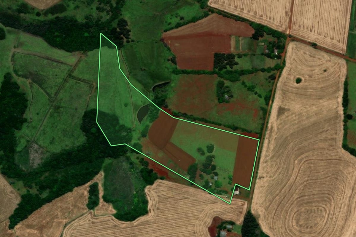 Imagem de satélite do imóvel rural em Santo Antônio das Missões (RS), com o contorno declarado no CAR desenhado por cima.