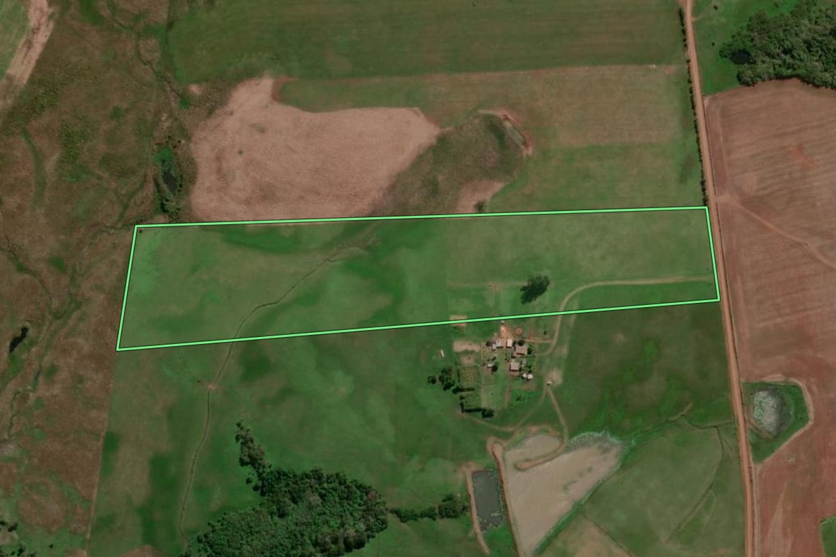 Imagem de satélite do imóvel rural em Santo Antônio das Missões (RS), com o contorno declarado no CAR desenhado por cima.