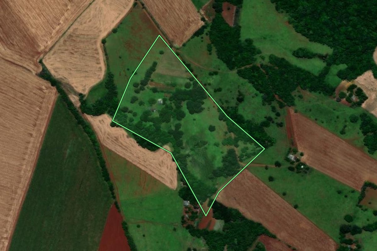 Imagem de satélite do imóvel rural em Santo Antônio das Missões (RS), com o contorno declarado no CAR desenhado por cima.