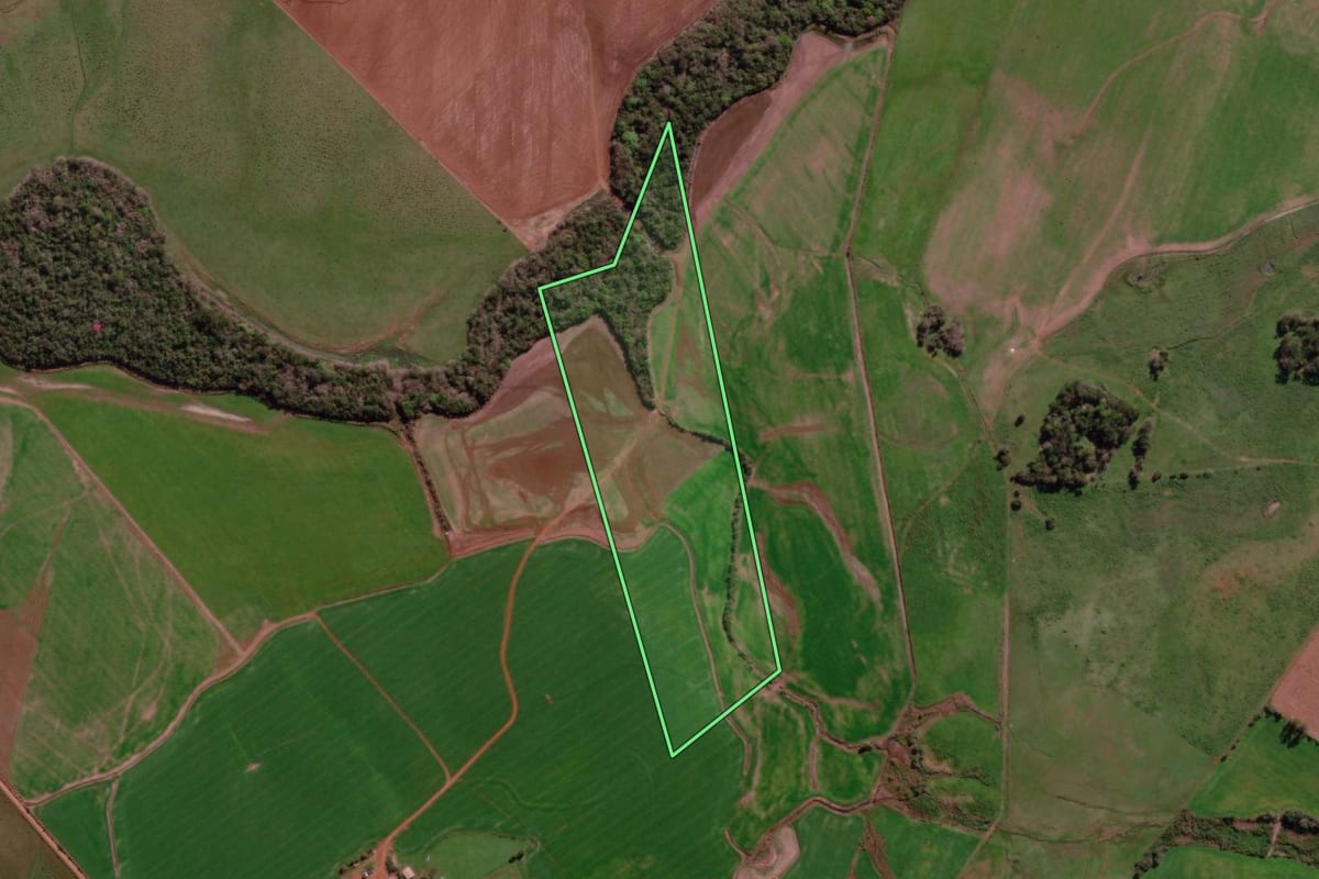 Imagem de satélite do imóvel rural em Santo Antônio das Missões (RS), com o contorno declarado no CAR desenhado por cima.