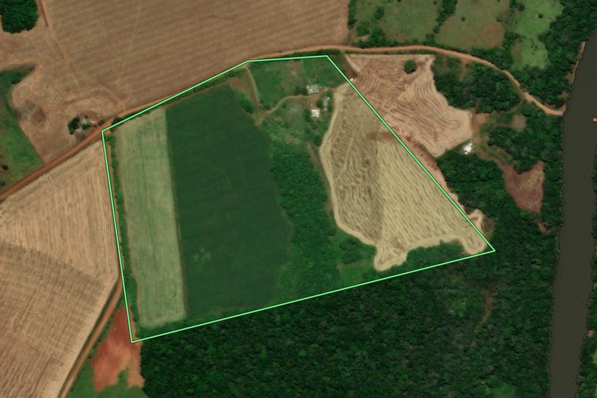 Imagem de satélite do imóvel rural em Santo Antônio das Missões (RS), com o contorno declarado no CAR desenhado por cima.