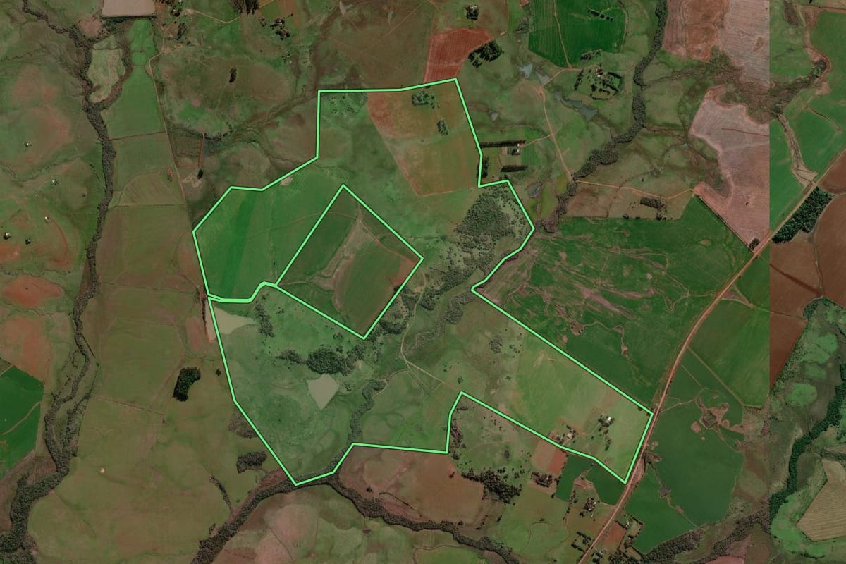 Imagem de satélite do imóvel rural em Santo Antônio das Missões (RS), com o contorno declarado no CAR desenhado por cima.