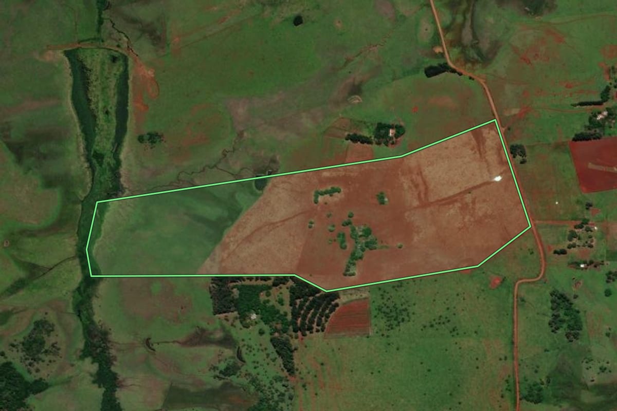 Imagem de satélite do imóvel rural em Santo Antônio das Missões (RS), com o contorno declarado no CAR desenhado por cima.