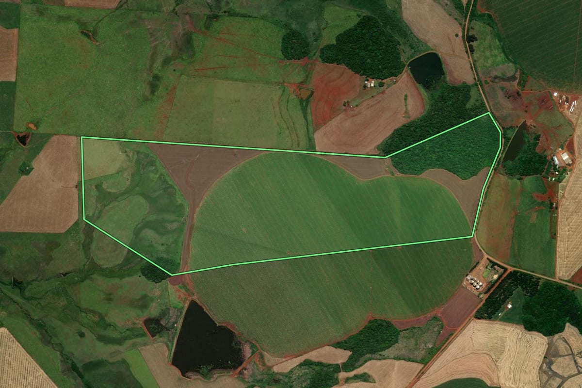 Imagem de satélite do imóvel rural em Santo Antônio das Missões (RS), com o contorno declarado no CAR desenhado por cima.
