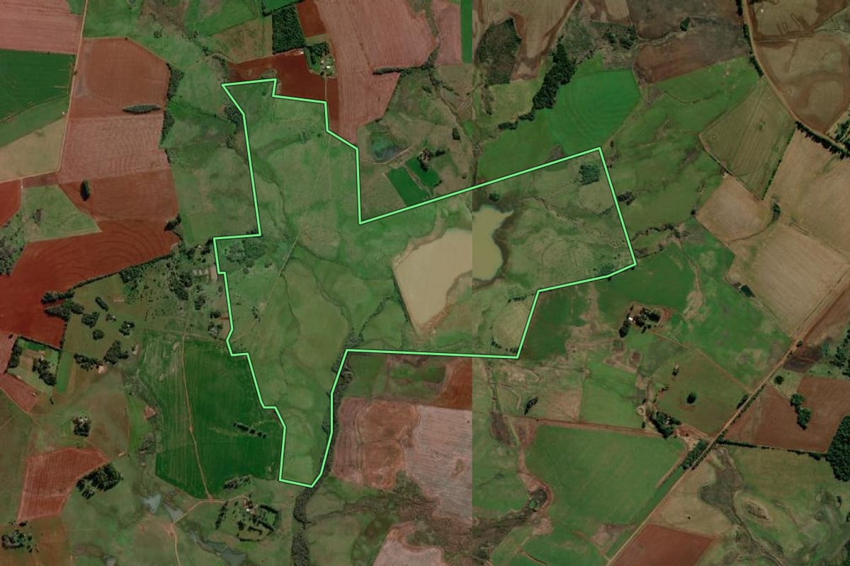 Imagem de satélite do imóvel rural em Santo Antônio das Missões (RS), com o contorno declarado no CAR desenhado por cima.