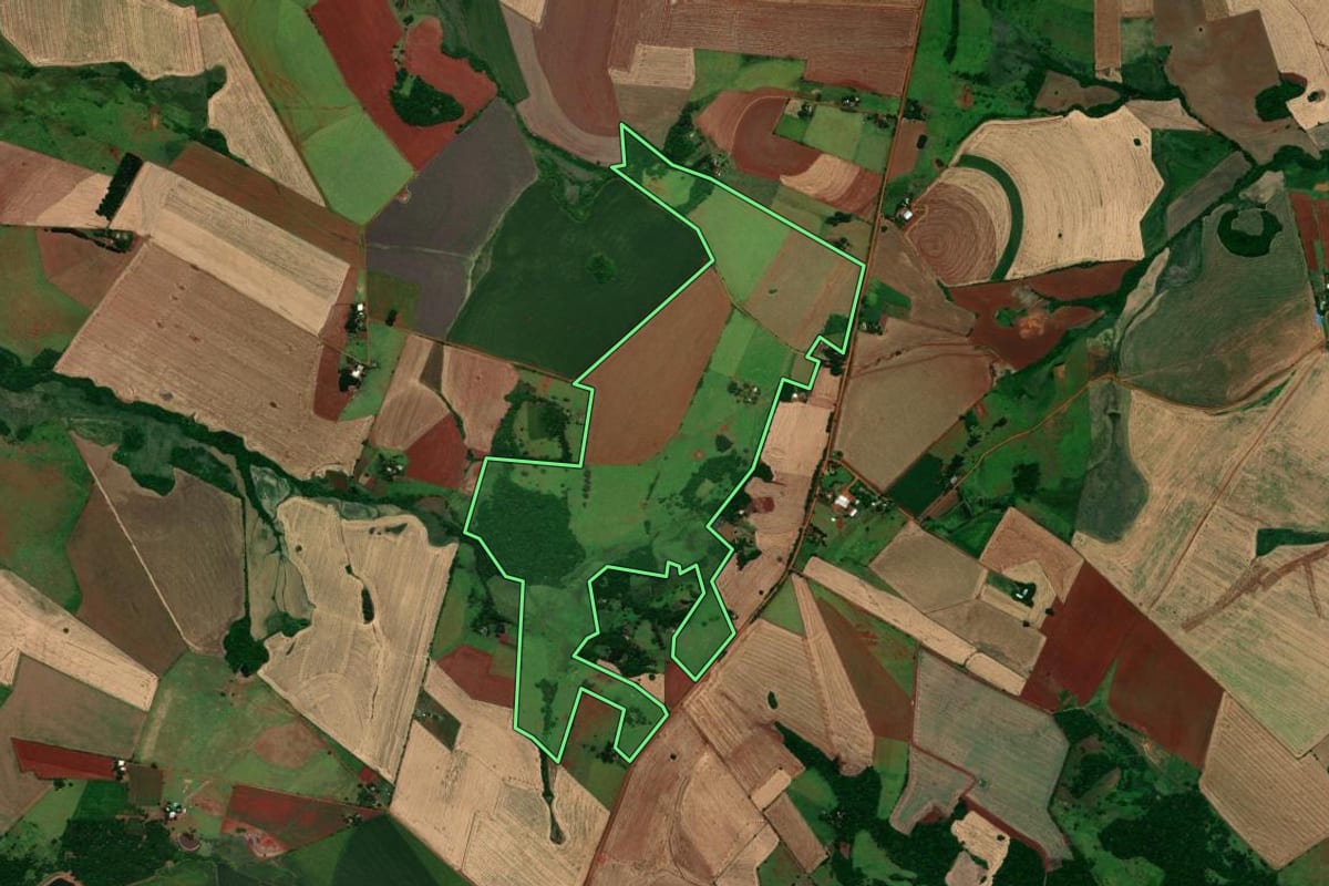 Imagem de satélite do imóvel rural em Santo Antônio das Missões (RS), com o contorno declarado no CAR desenhado por cima.
