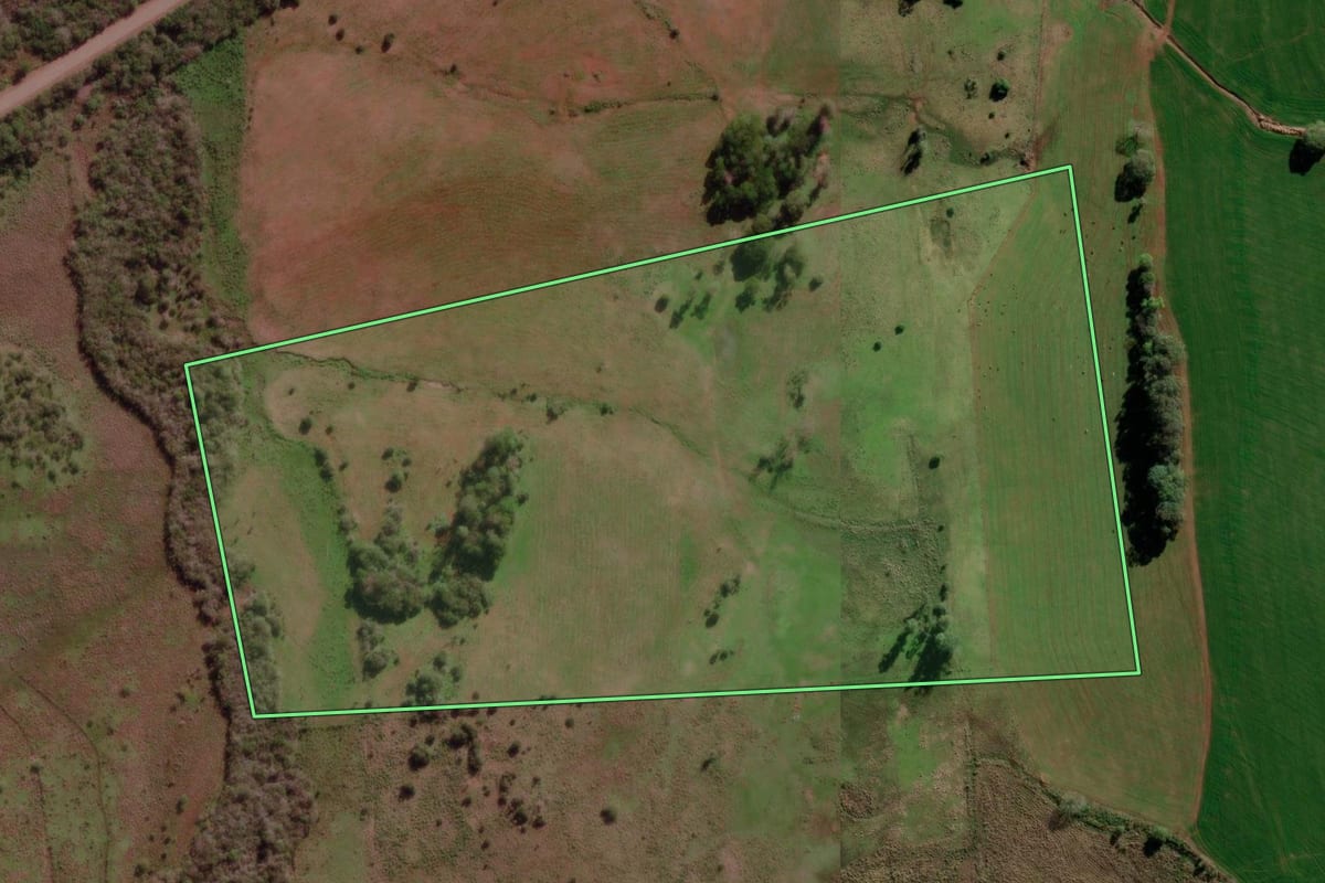 Imagem de satélite do imóvel rural em Santo Antônio das Missões (RS), com o contorno declarado no CAR desenhado por cima.