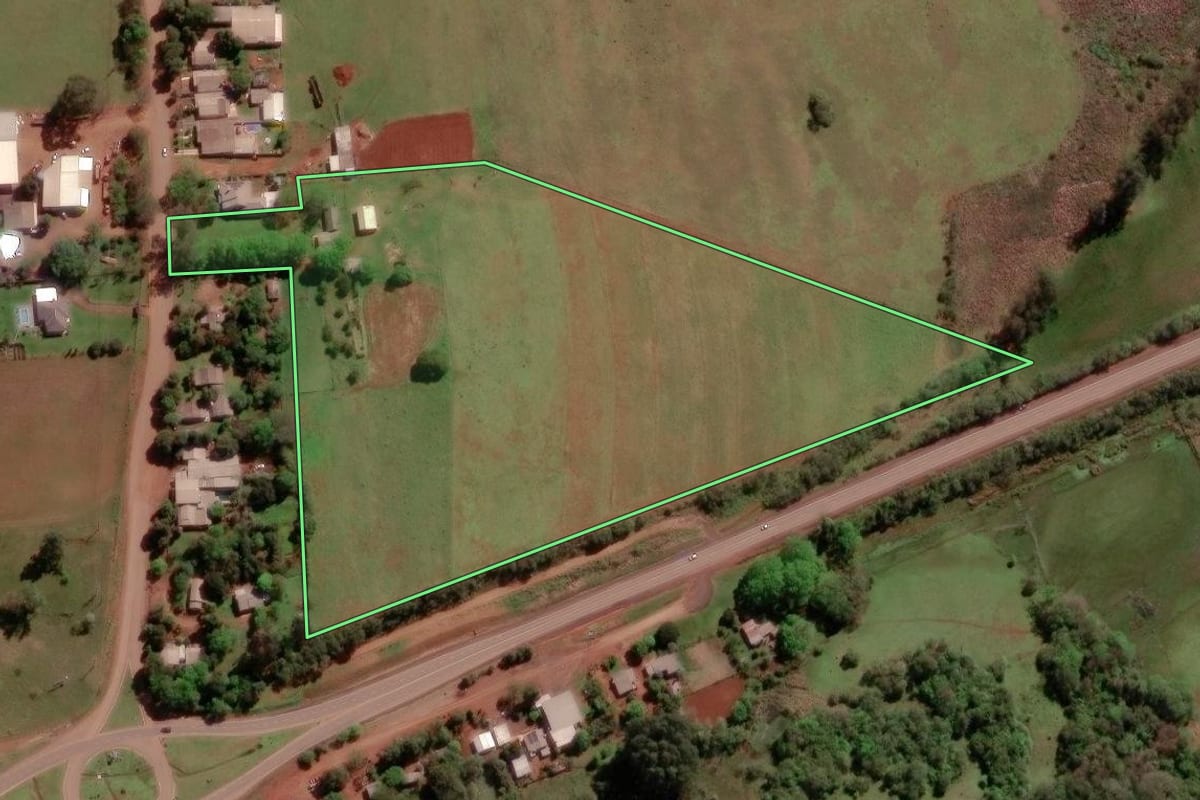 Imagem de satélite do imóvel rural em Santo Antônio das Missões (RS), com o contorno declarado no CAR desenhado por cima.