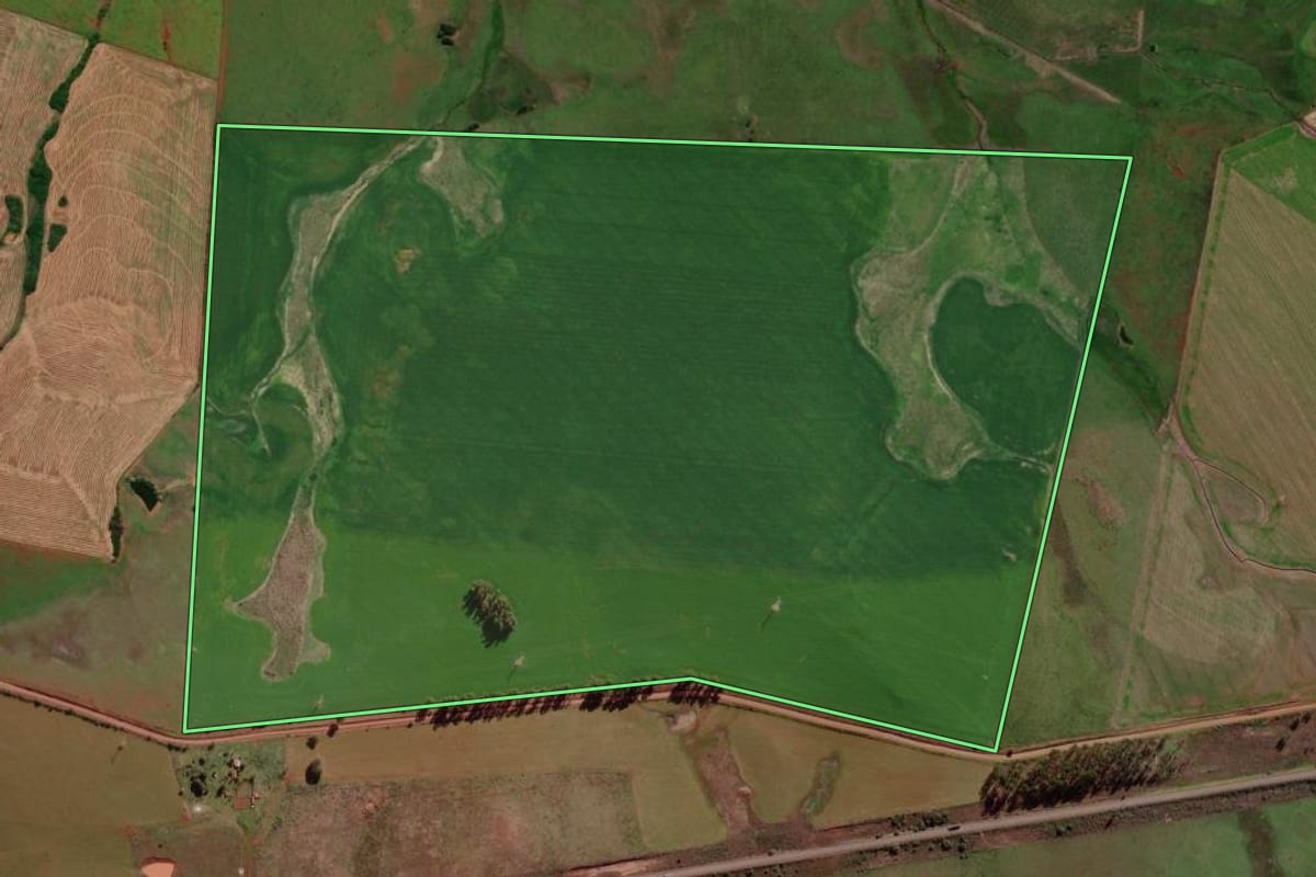 Imagem de satélite do imóvel rural em Santo Antônio das Missões (RS), com o contorno declarado no CAR desenhado por cima.