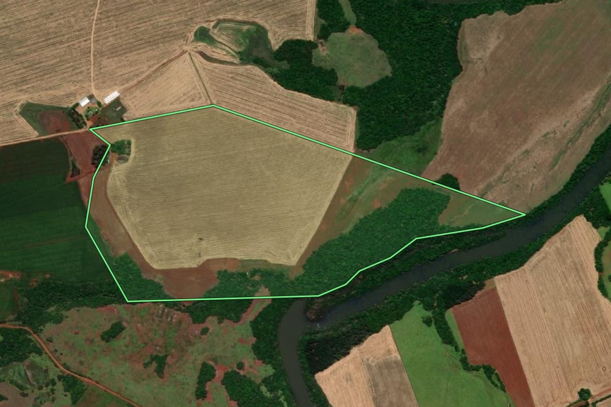 Imagem de satélite do imóvel rural em Santo Antônio das Missões (RS), com o contorno declarado no CAR desenhado por cima.