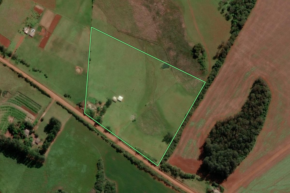 Imagem de satélite do imóvel rural em Santo Antônio das Missões (RS), com o contorno declarado no CAR desenhado por cima.