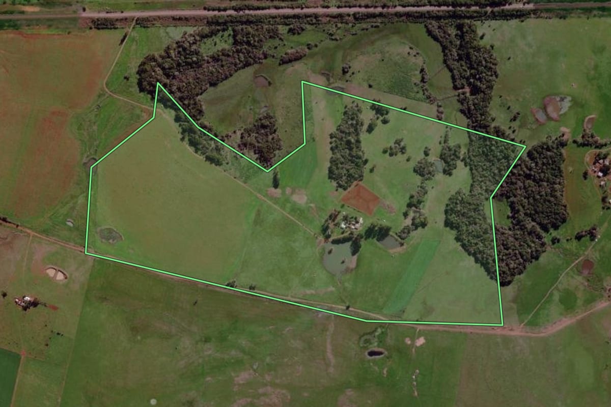 Imagem de satélite do imóvel rural em Santo Antônio das Missões (RS), com o contorno declarado no CAR desenhado por cima.