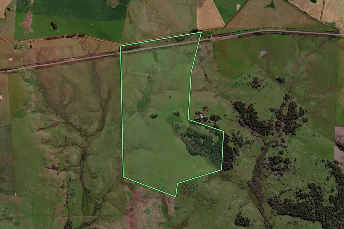 Imagem de satélite do imóvel rural em Santo Antônio das Missões (RS), com o contorno declarado no CAR desenhado por cima.