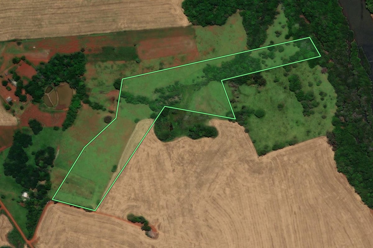 Imagem de satélite do imóvel rural em Santo Antônio das Missões (RS), com o contorno declarado no CAR desenhado por cima.