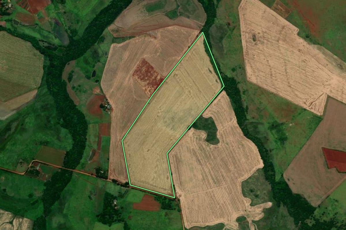 Imagem de satélite do imóvel rural em Santo Antônio das Missões (RS), com o contorno declarado no CAR desenhado por cima.