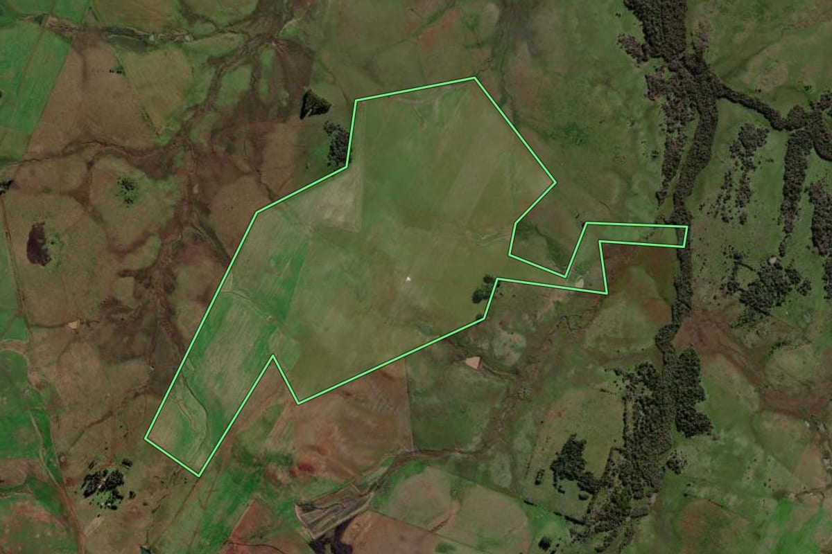 Imagem de satélite do imóvel rural em Santo Antônio das Missões (RS), com o contorno declarado no CAR desenhado por cima.