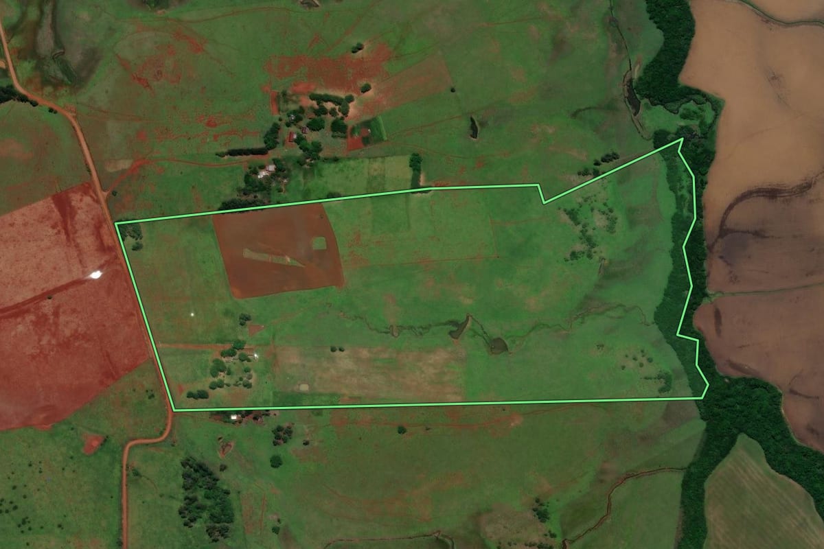 Imagem de satélite do imóvel rural em Santo Antônio das Missões (RS), com o contorno declarado no CAR desenhado por cima.