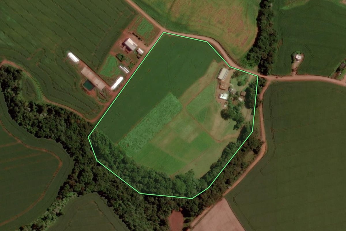 Imagem de satélite do imóvel rural em Santo Antônio do Planalto (RS), com o contorno declarado no CAR desenhado por cima.