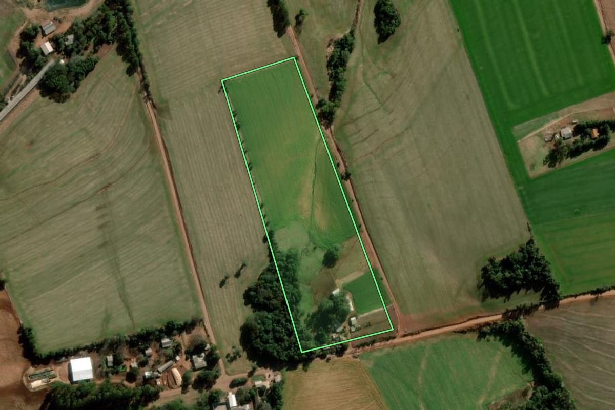 Imagem de satélite do imóvel rural em Santo Augusto (RS), com o contorno declarado no CAR desenhado por cima.