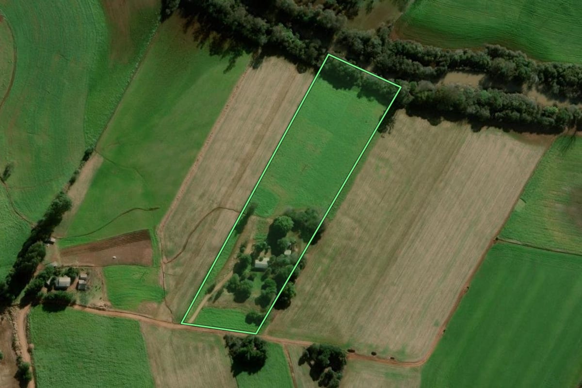 Imagem de satélite do imóvel rural em Santo Augusto (RS), com o contorno declarado no CAR desenhado por cima.