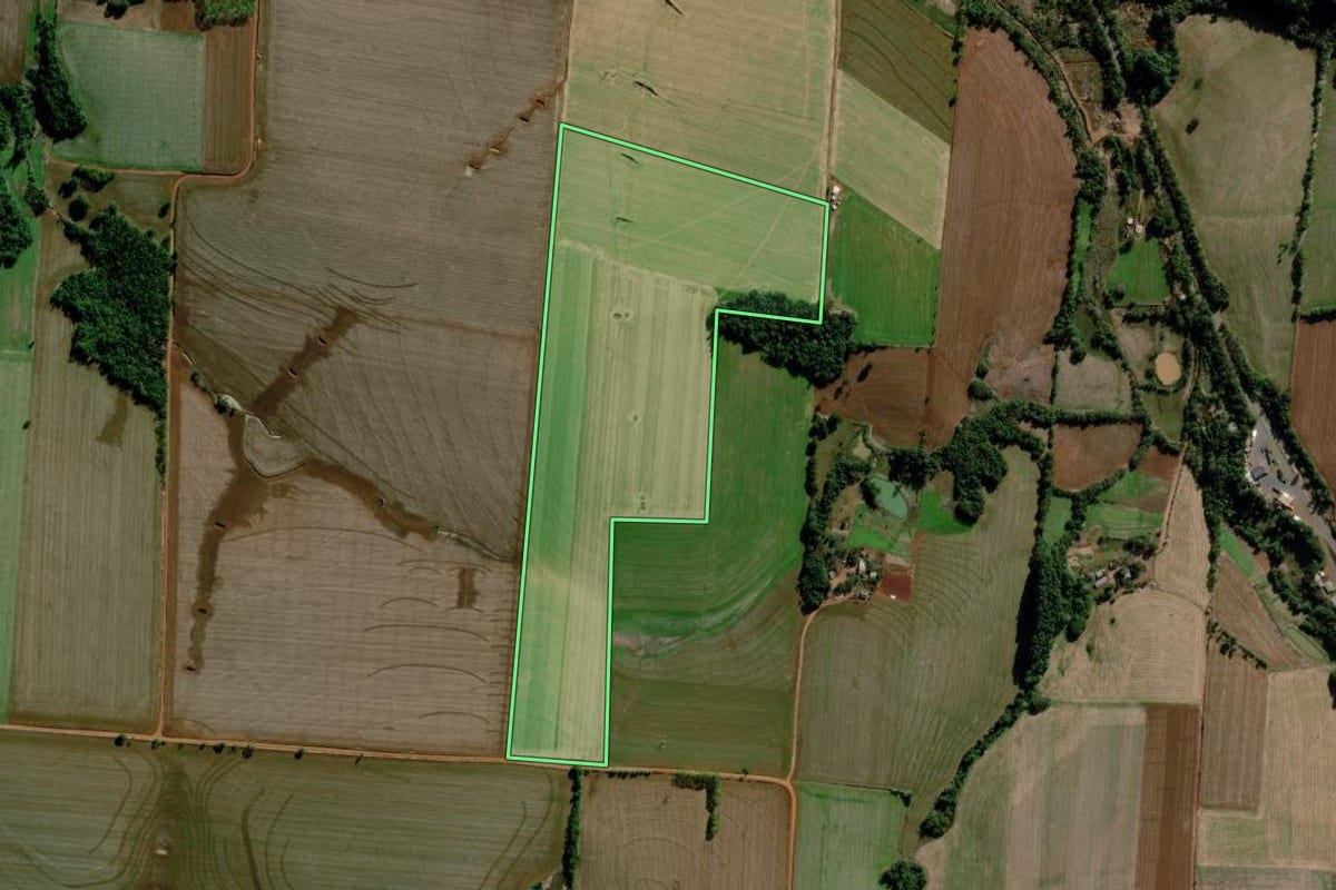 Imagem de satélite do imóvel rural em Santo Augusto (RS), com o contorno declarado no CAR desenhado por cima.
