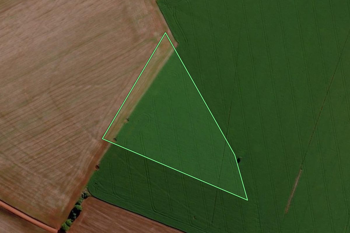 Imagem de satélite do imóvel rural em Santo Augusto (RS), com o contorno declarado no CAR desenhado por cima.