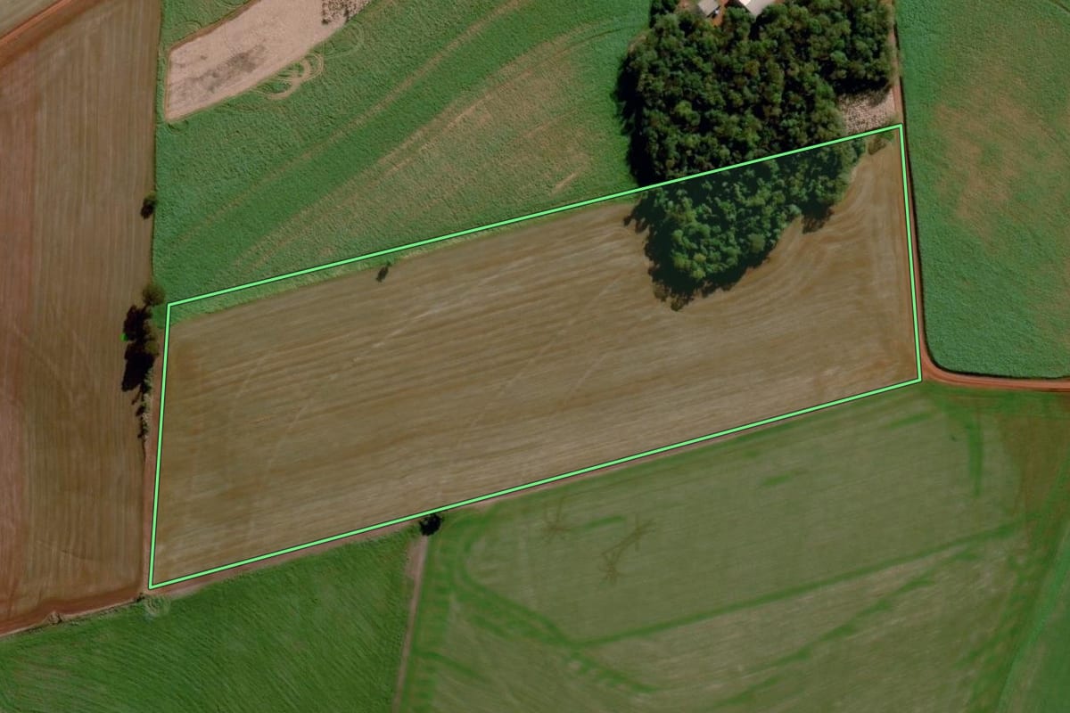 Imagem de satélite do imóvel rural em Santo Augusto (RS), com o contorno declarado no CAR desenhado por cima.