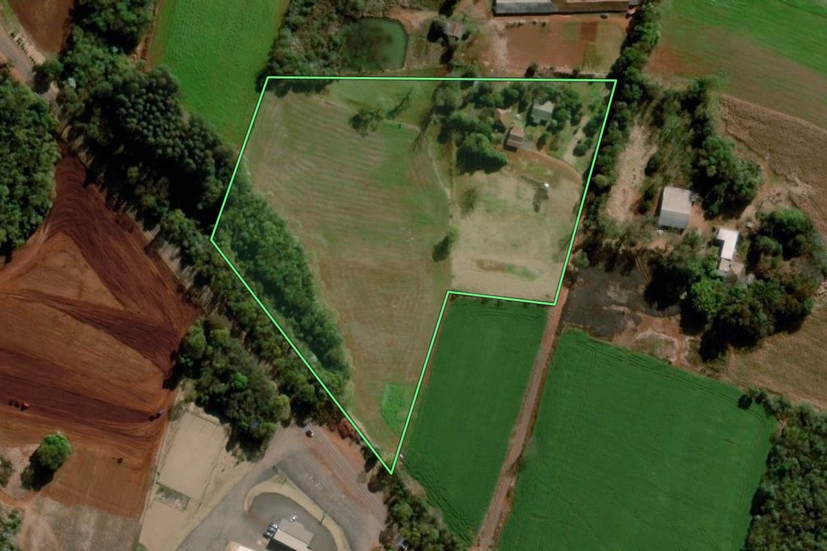 Imagem de satélite do imóvel rural em Santo Augusto (RS), com o contorno declarado no CAR desenhado por cima.