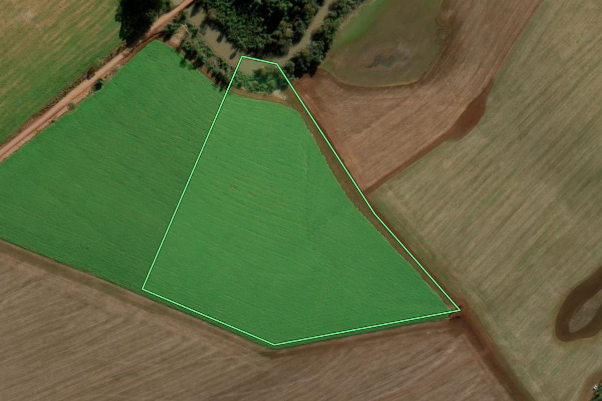 Imagem de satélite do imóvel rural em Santo Augusto (RS), com o contorno declarado no CAR desenhado por cima.