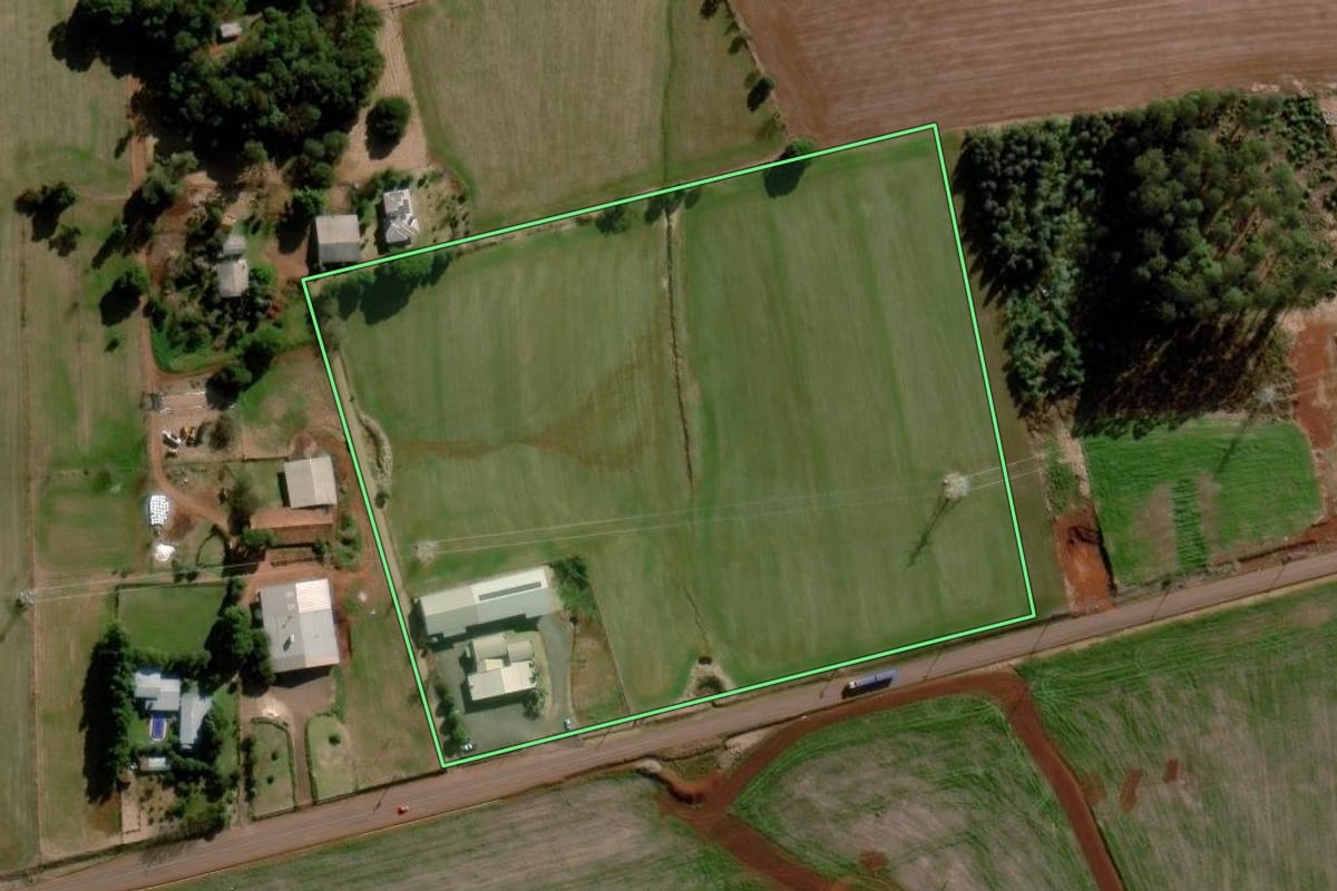 Imagem de satélite do imóvel rural em Santo Augusto (RS), com o contorno declarado no CAR desenhado por cima.
