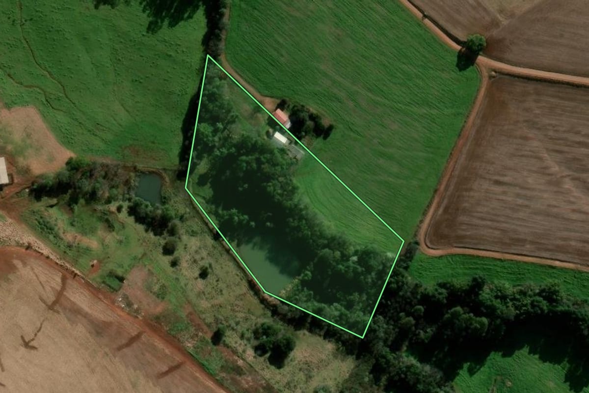 Imagem de satélite do imóvel rural em Santo Augusto (RS), com o contorno declarado no CAR desenhado por cima.