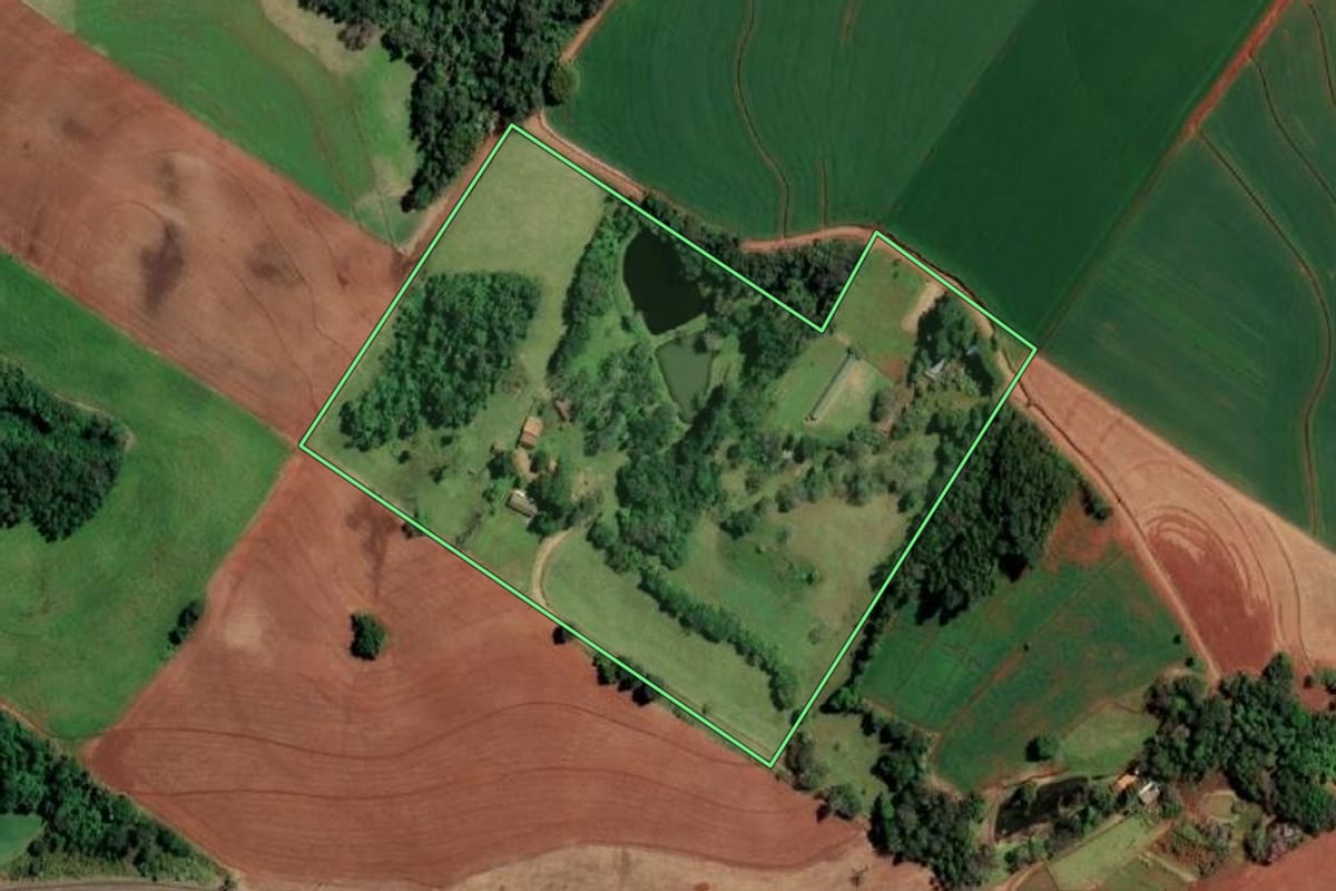 Imagem de satélite do imóvel rural em Santo Cristo (RS), com o contorno declarado no CAR desenhado por cima.