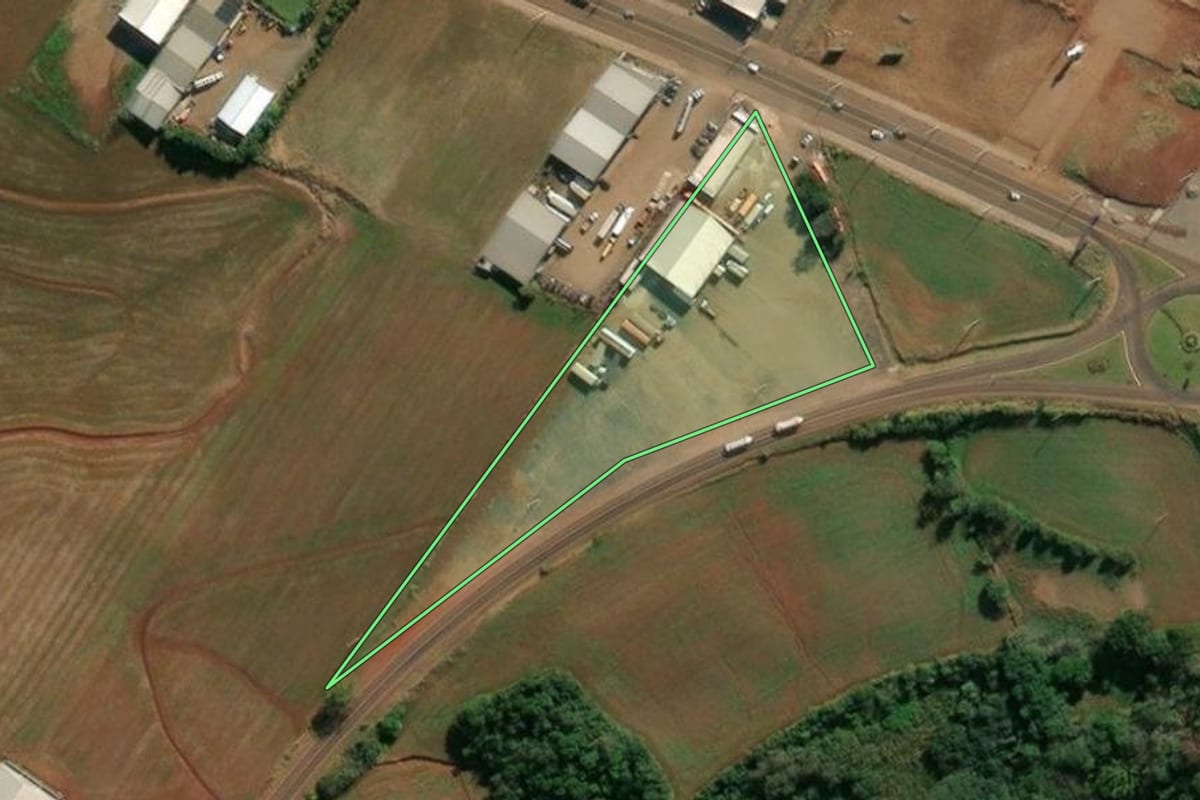 Imagem de satélite do imóvel rural em Santo Cristo (RS), com o contorno declarado no CAR desenhado por cima.