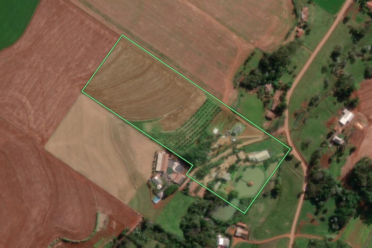 Imagem de satélite do imóvel rural em Santo Cristo (RS), com o contorno declarado no CAR desenhado por cima.